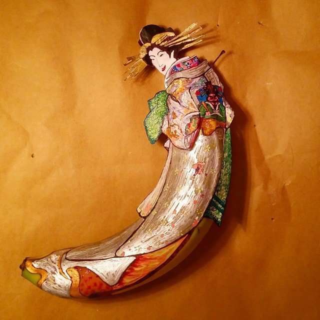Рисунки на банановой кожуре от Элизы Роше