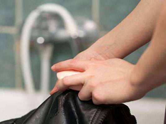 Як доглядати за кашеміровими пальто і дублянками в домашніх умовах