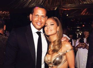 Розкішний торт, шикарна груди і танці до упаду: як Дженніфер Лопес святкувала 50-річчя.