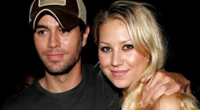 «Папа-дельфін»: Енріке Іглесіас показав, як веселив доньку в басейні.