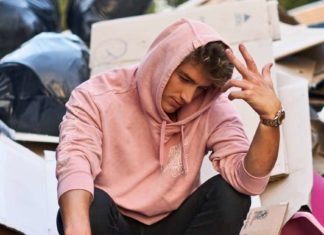 У нас немає роману: Олексій Воробйов прокоментував свій поцілунок з Іриною Дубцовою.