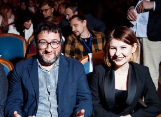 Шолом мотоцикліста і кільце не за розміром: як Ганна Цуканова-Котт вийшла заміж через 13 років стосунків.