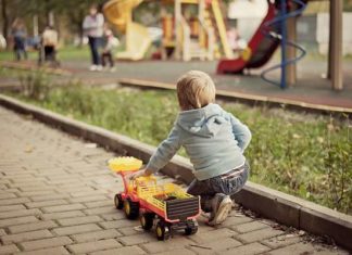 Кнопки «SOS» на дитячих майданчиках.