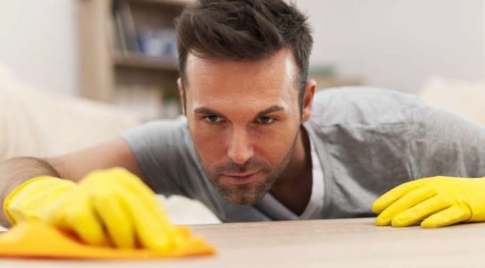 Росіянки не довіряють чоловікам роботу по дому.