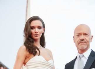 Царственна і елегантна: Пауліна Андрєєва показала розкішне весільне плаття.