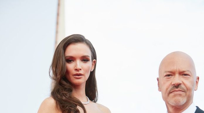 Царственна і елегантна: Пауліна Андрєєва показала розкішне весільне плаття.