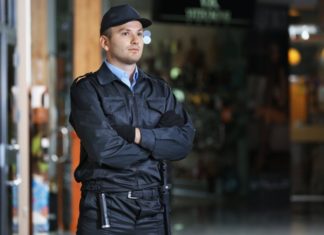 Росіяни наполягають на посиленні охорони в школах через події в Керчі.