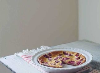 Ранкова сирна запіканка з малиною.