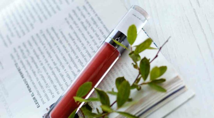 Ненудний догляд за губами: бальзам для губ róen kiss my… Liquid lip balm у відтінку charlie