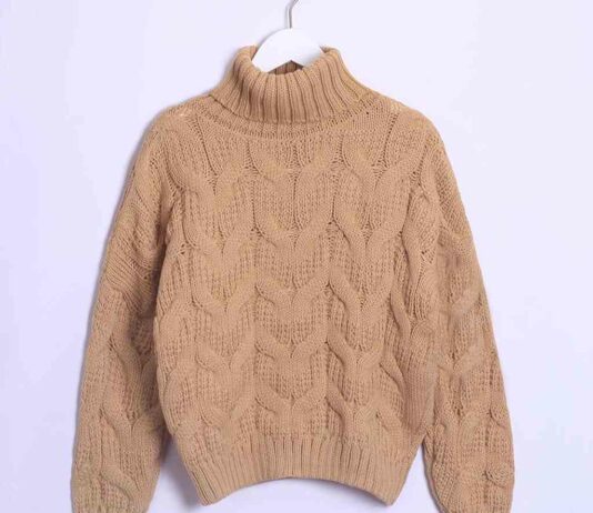 Модні жіночі светри і пуловери 2021-2022: фото-огляд фасонів і забарвлень