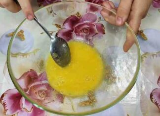 Беру півсклянки кефіру і через 15 хвилин смачне печиво до чаю готове.