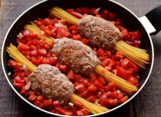 Паста з фаршем і овочами в сковороді: смачно, красиво і оригінально!