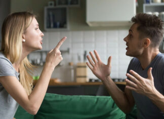 Чоловік хоче дитину, а грошей немає: психолог відповіла на питання з форуму woman.ru