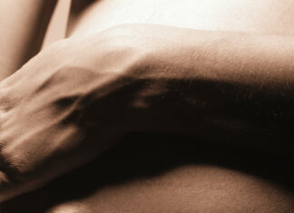 Чому болить пупок під час вагітності і як усунути біль