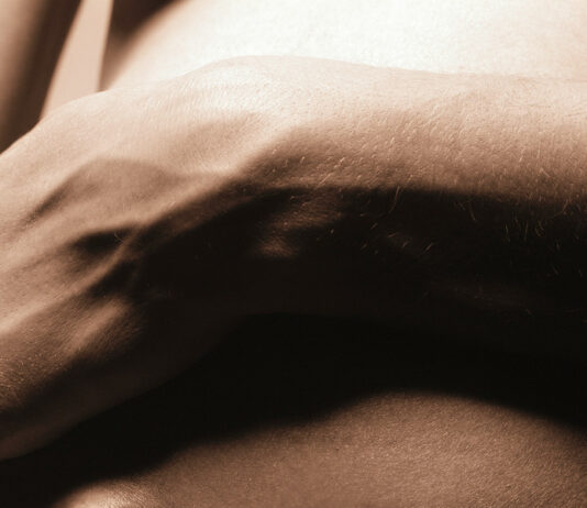 Чому болить пупок під час вагітності і як усунути біль