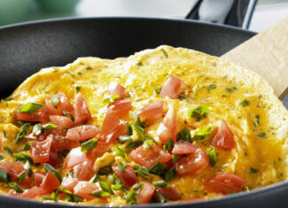 Готуємо класичний омлет на сковороді: російська, французька та японська