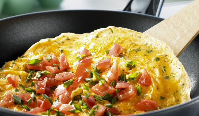 Готуємо класичний омлет на сковороді: російська, французька та японська