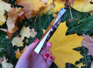 Російська, чорна, з панчішками… Термотушь” москва сльозам не вірить “