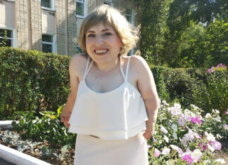 Заряд позитиву: як живе дівчина зростом 98 см