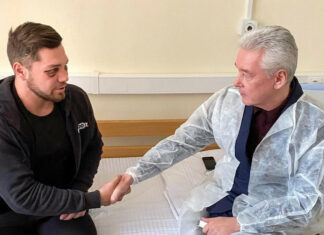 Гідна нагорода: хлопцеві, який заступився за дівчину в метро, виплатять 2 млн руб