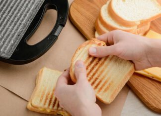 Геніальне в простому: американець розповів, як насправді потрібно робити бутерброди
