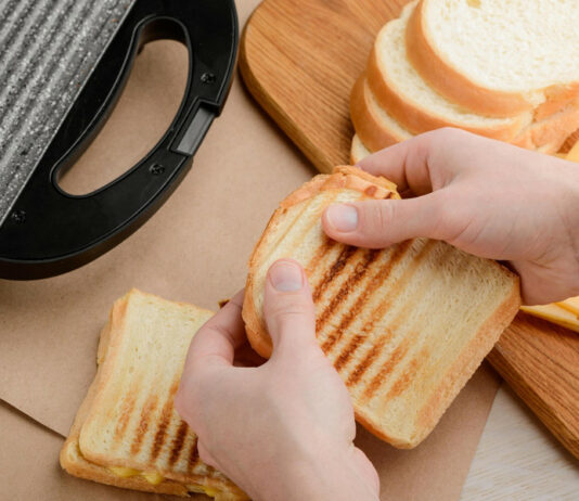 Геніальне в простому: американець розповів, як насправді потрібно робити бутерброди