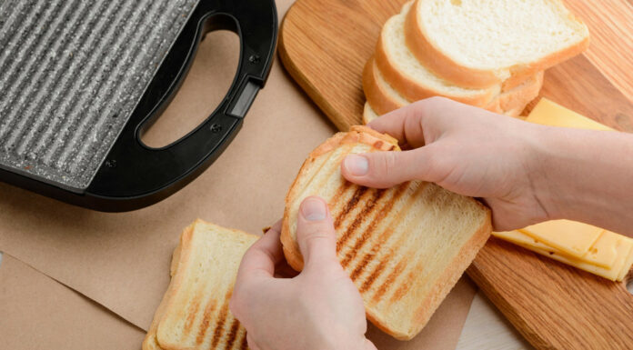 Геніальне в простому: американець розповів, як насправді потрібно робити бутерброди
