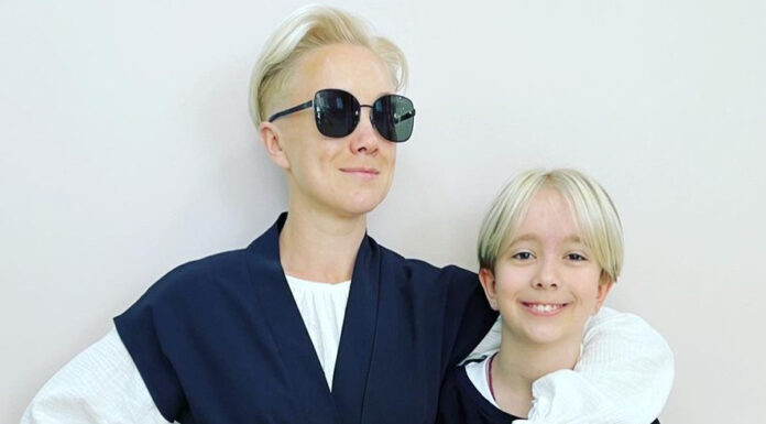 Двоє зі скриньки: дарина мороз з 11-річною донькою зробили кольорові фарбування