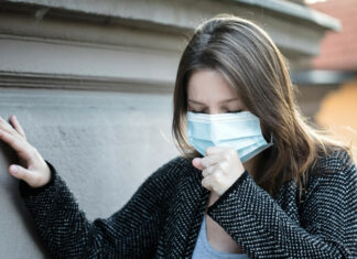 Нежить, кашель з мокротою, проблеми з шлунково-кишкового тракту: як змінилися симптоми-19