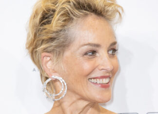 Шерон стоун гуляє зі своєю сестрою-погодком, і виглядає, як її дочка