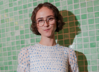 Неожиданное Встречи на Красной Дорожке: Элла Эмхофф и Дженна Лайонс – Полярные Силы, Скрестившиеся в Звезде Стиля