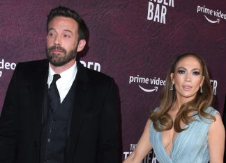 Джерела стверджують, що Бен Аффлек нібито думає про нову пісню колишньої дружини Дженніфер Лопес про розставання