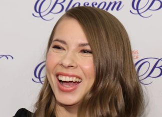 Грейс, дочка Бінді Ірвін, змушує всю свою сім’ю сміятися в новому відео Silly & Sweet