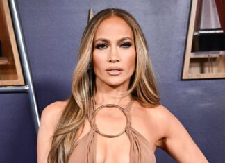 Дженніфер Лопес поділилася емоційною фотографією молодої Емми, яка досягла важливої віхи: “Моя прекрасна дитина”.