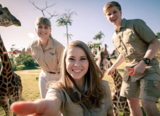 Bindy Irwin Grace Grace Varrior дає мамі найбільші обійми на солодкому фото соняшнику