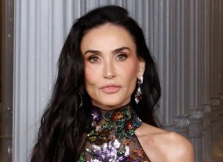 Демі Мур оновила тенденцію оголеного одягу цією заворожуючою прозорою сукнею на LACMA Gala