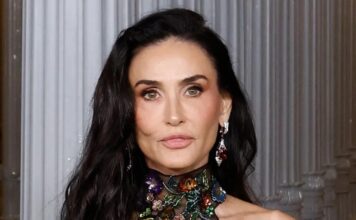 Демі Мур оновила тенденцію оголеного одягу цією заворожуючою прозорою сукнею на LACMA Gala