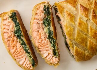 Вишукана сьомга в листковому тісті: напрочуд простий рецепт