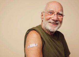 Онкохворі, які отримали вакцину від COVID, жили набагато довше