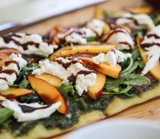 Лепички з Песто, Бурата та Нектарини: літній рецепт