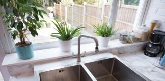 Як очистити кухонну мийку: практичний посібник