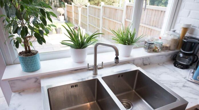 Як очистити кухонну мийку: практичний посібник