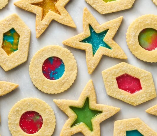 Вітражне печиво: покрокова інструкція зі створення барвистих святкових солодощів