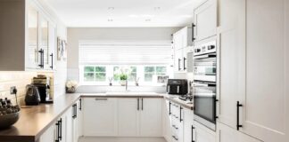 All-White Kitchens Are Outdated: What Designers Say Will Age Your Home in 2026