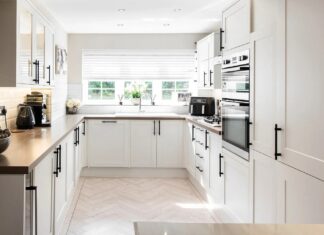 Повністю білі кухні застаріли: що кажуть дизайнери про те, що зістарить ваш дім до 2026 року