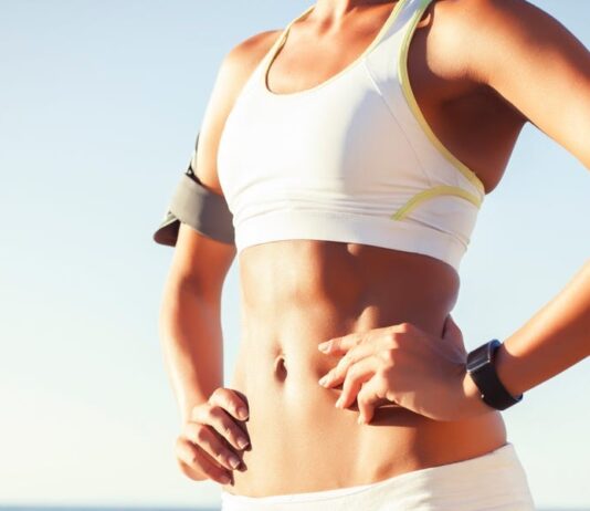 Чи шкідлива засмага? Дерматологи пояснюють, як УФ впливає на шкіру