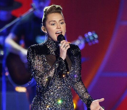 Майлі Сайрус досліджує складні почуття та втрачені зв’язки в новому альбомі * Younger Now *