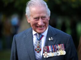 Король Чарльз стикається з зростаючим суспільним невдоволенням через скандал з принцом Ендрю