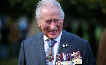 Король Чарльз стикається з зростаючим суспільним невдоволенням через скандал з принцом Ендрю