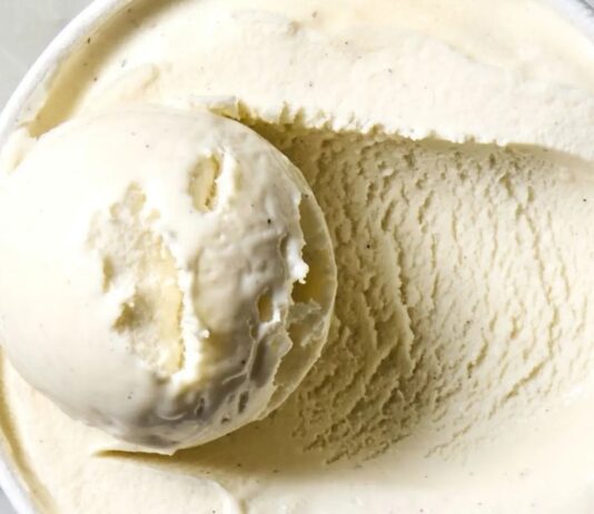 Повернення легендарної полуниці з чорницями від Blue Bell